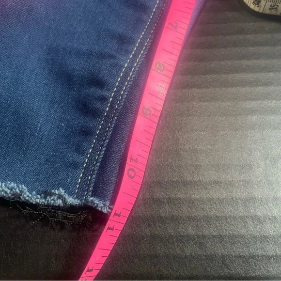 NWOT Gap Denim cut off Jean shorts 26/2 regular never worn Buy cheap off season! - Picture 4 of 11